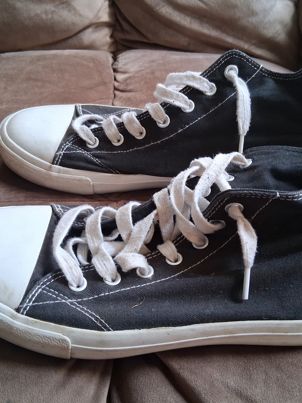 Classic Black Canvas Men's Sneakers with White Laces No Boudaries 10.5